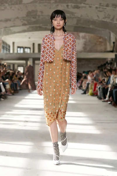 Look 49